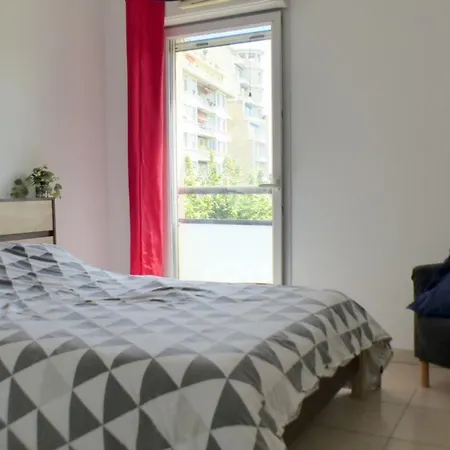 Apartment The 2 Bedroom With Balcony - Near Park