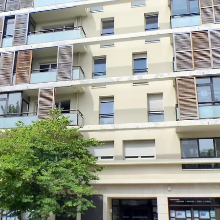 The 2 Bedroom With Balcony - Near Park Apartment *
